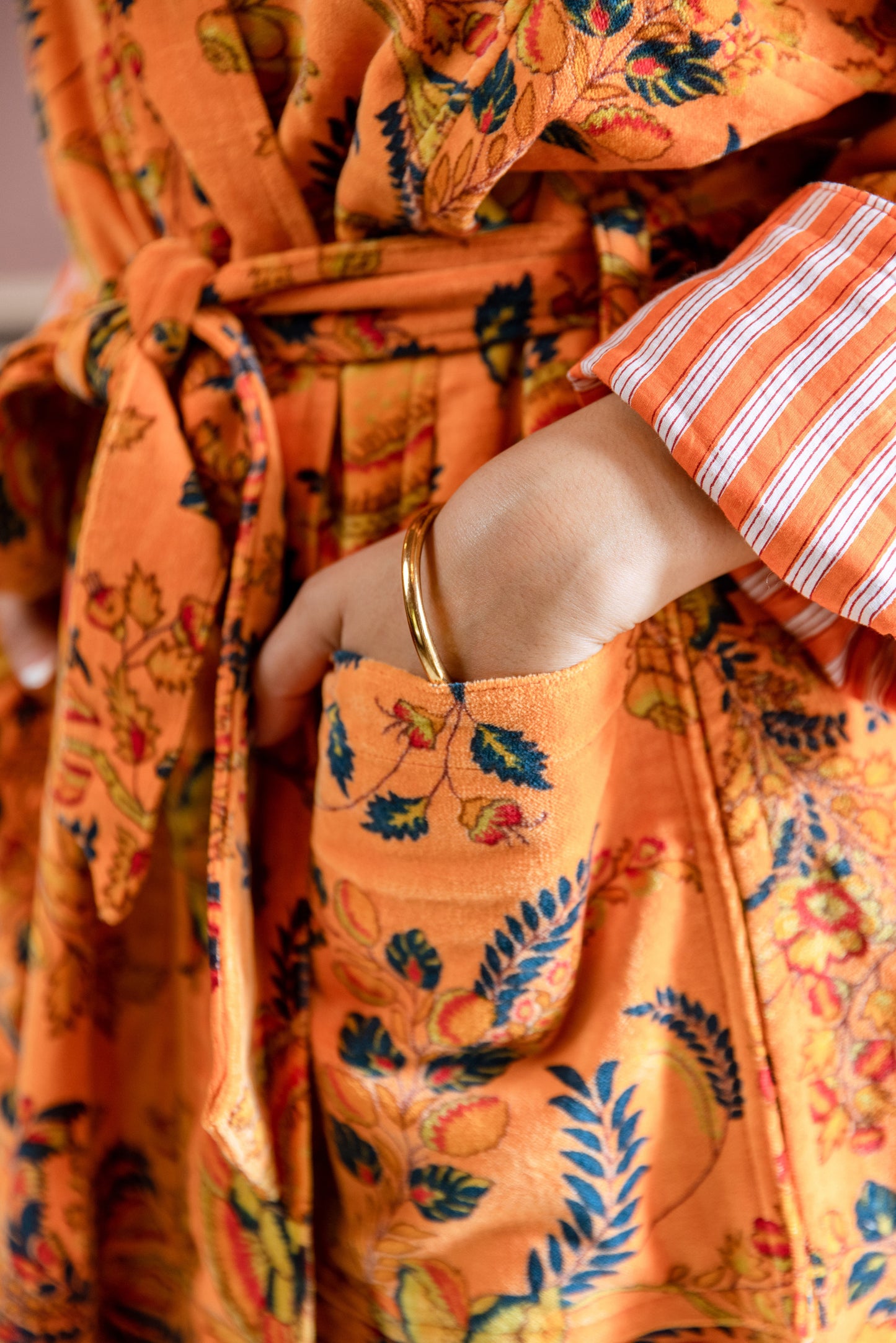 FLORAL VINE VELVET ROBE