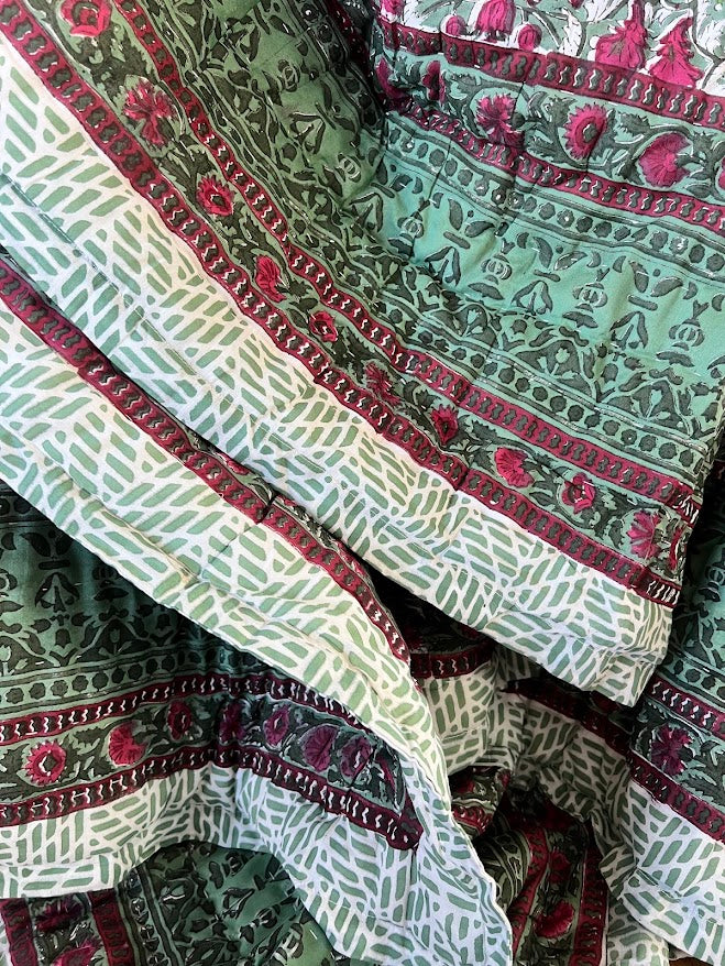 CRIMSON FLORAL VINE BLOCK PRINT COTTON QUILT