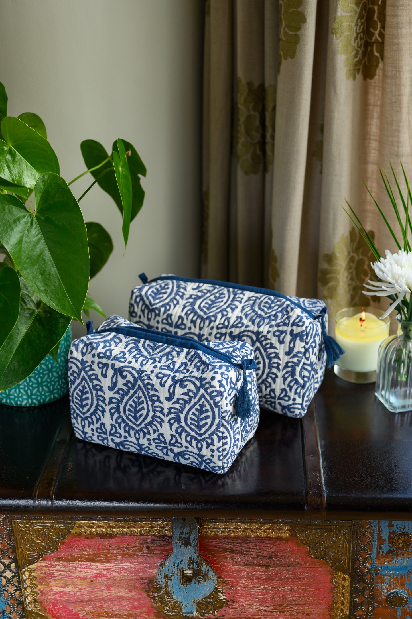 QUILTED COTTON BLOCK PRINT WASH BAG - BLUE LEAF