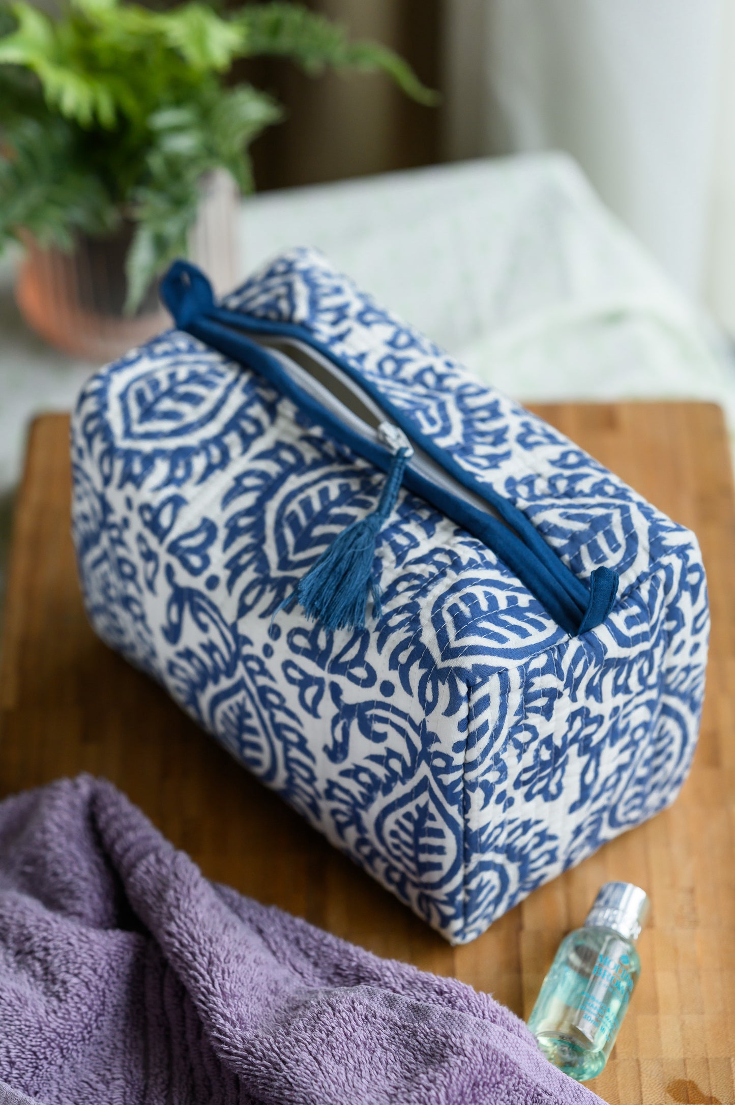 QUILTED COTTON BLOCK PRINT WASH BAG - BLUE LEAF