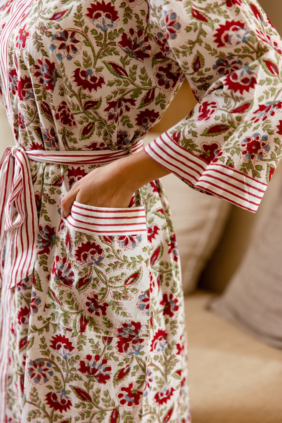 LIGHT COTTON ROBE - CRIMSON BLOOM