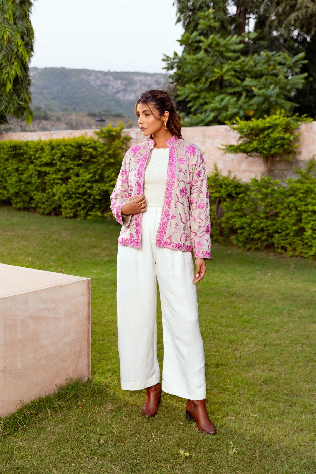 CHAMPAGNE & FUCHSIA KASHMIRI EMBROIDERED VELVET JACKET