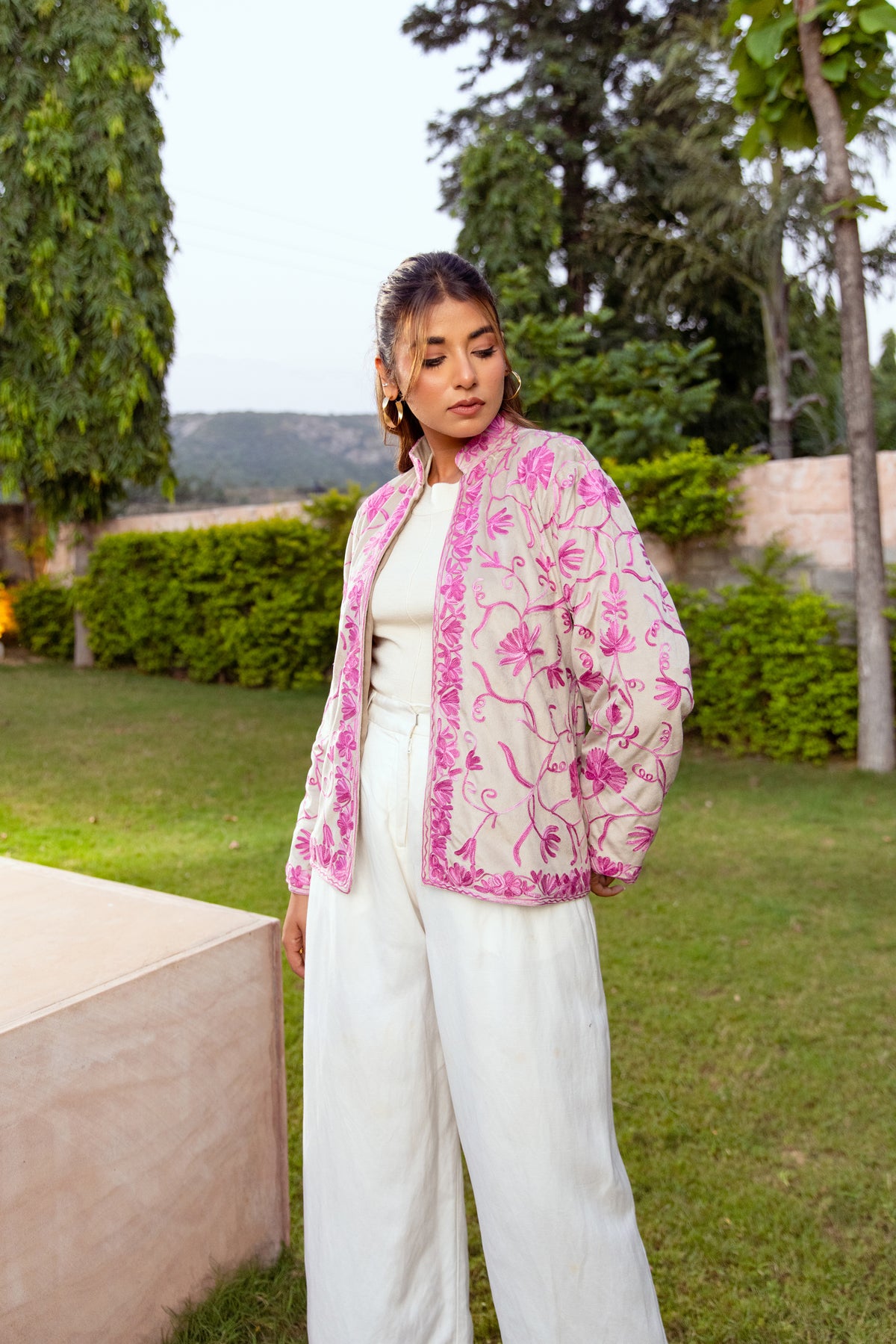 CHAMPAGNE & FUCHSIA KASHMIRI EMBROIDERED VELVET JACKET