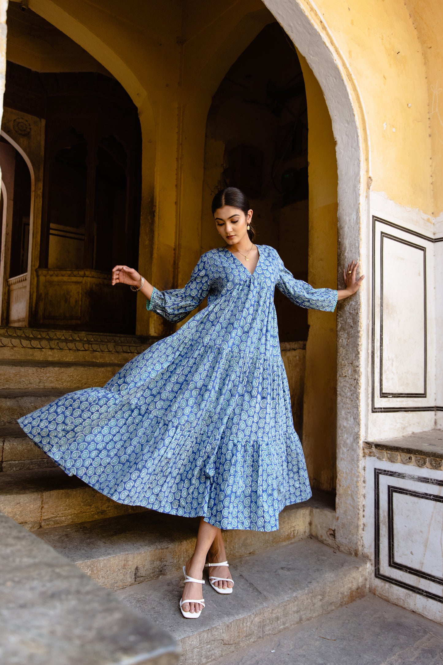 ZOYA DRESS IN BLUE PAISLEY