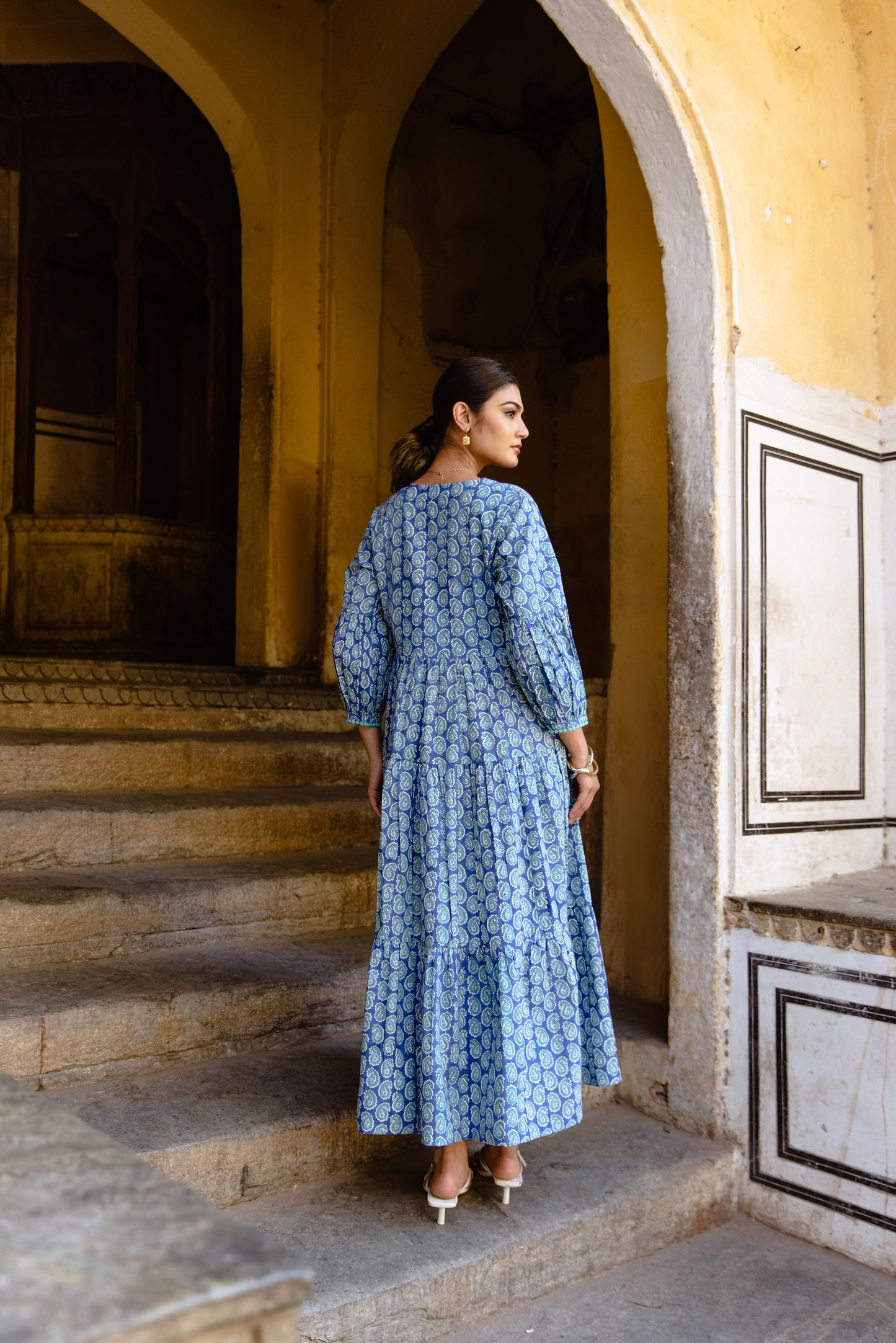 ZOYA DRESS IN BLUE PAISLEY