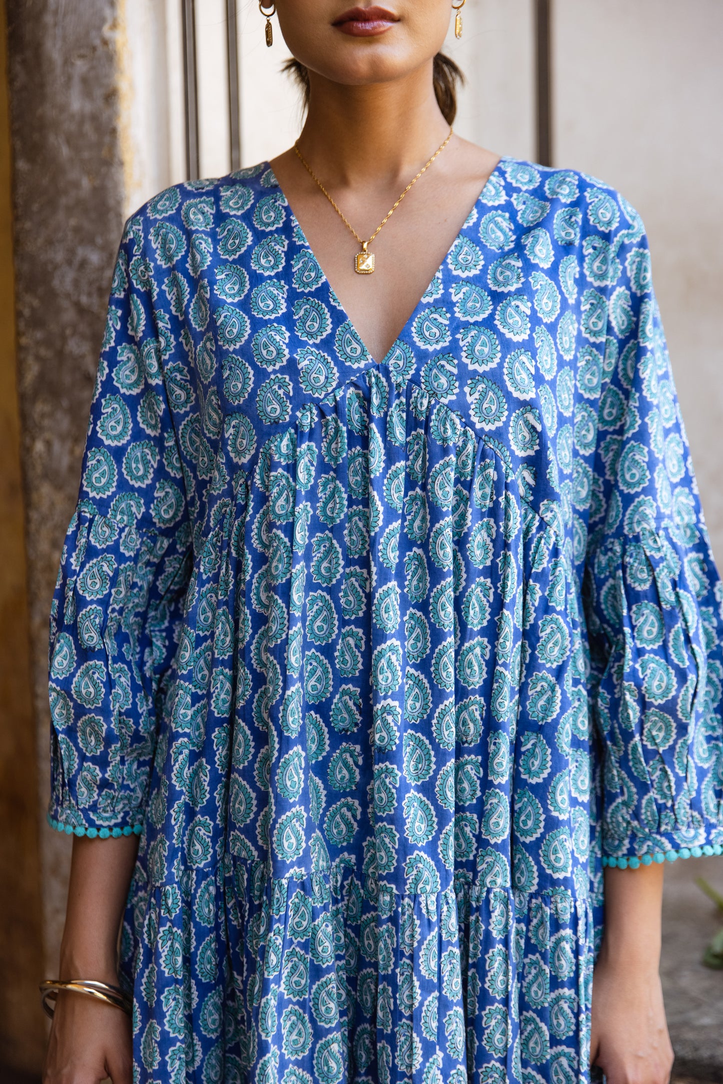 ZOYA DRESS IN BLUE PAISLEY