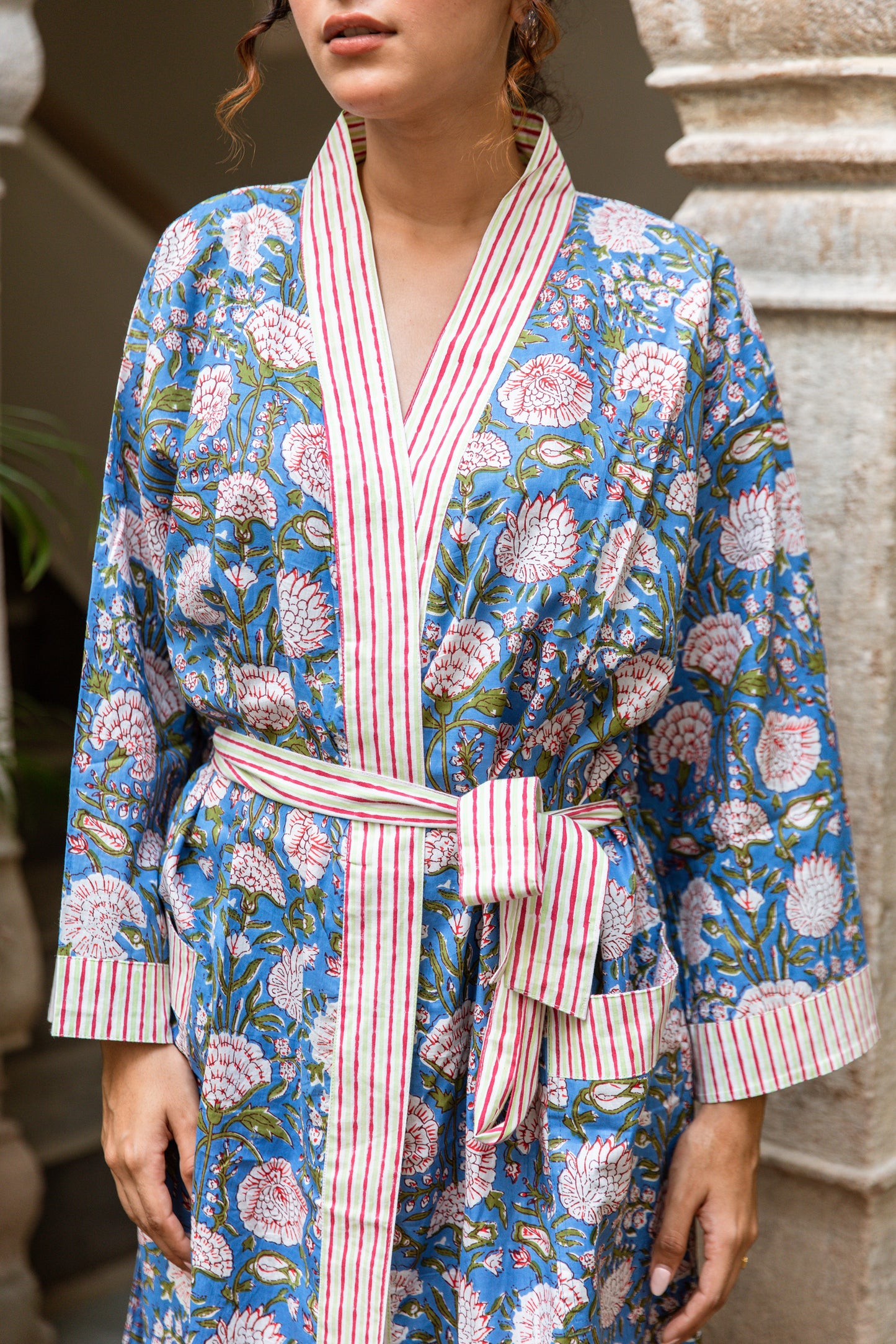 STEEL BLUE AND WHITE FLORAL VINE PRINT ROBE