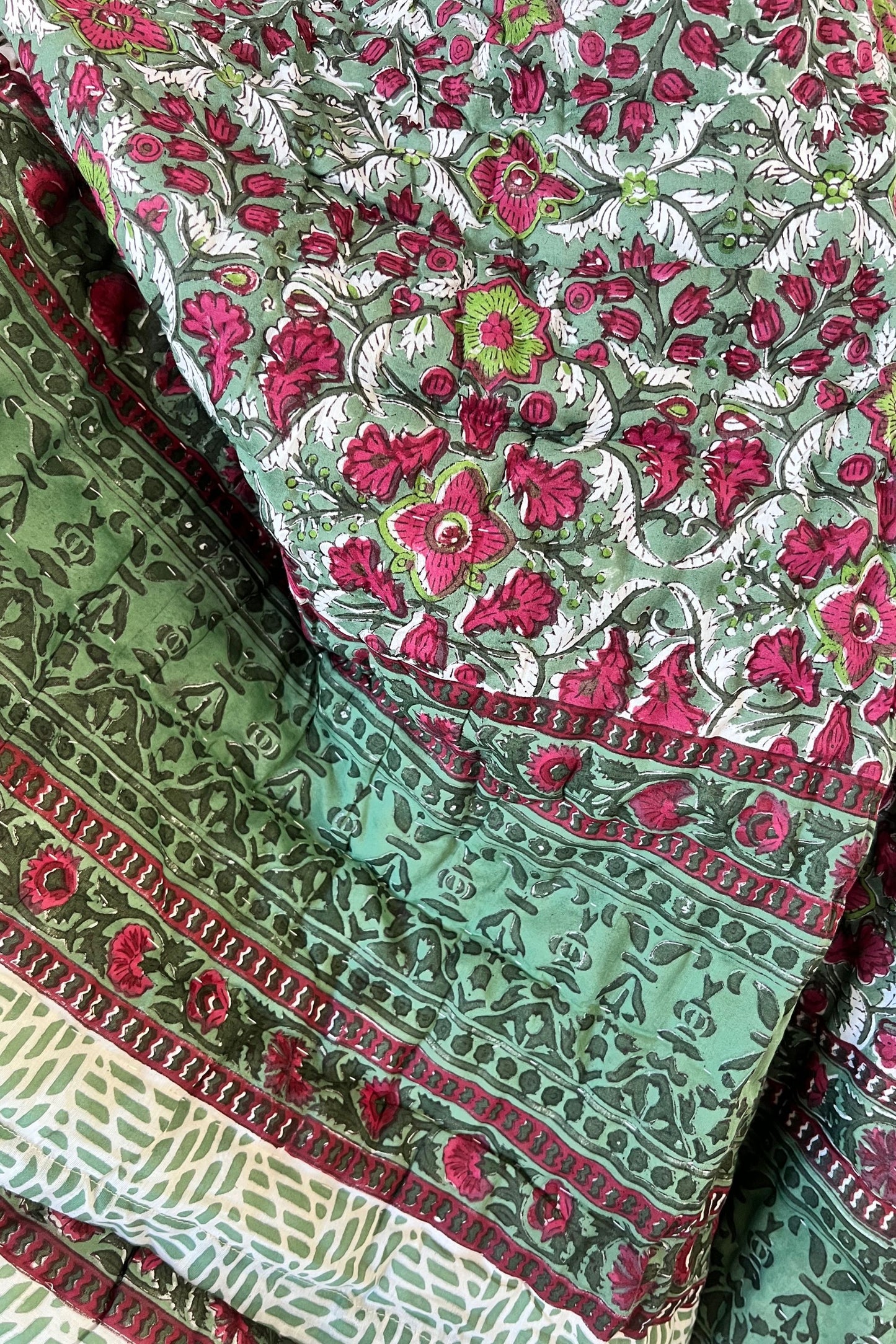 CRIMSON FLORAL VINE BLOCK PRINT COTTON QUILT