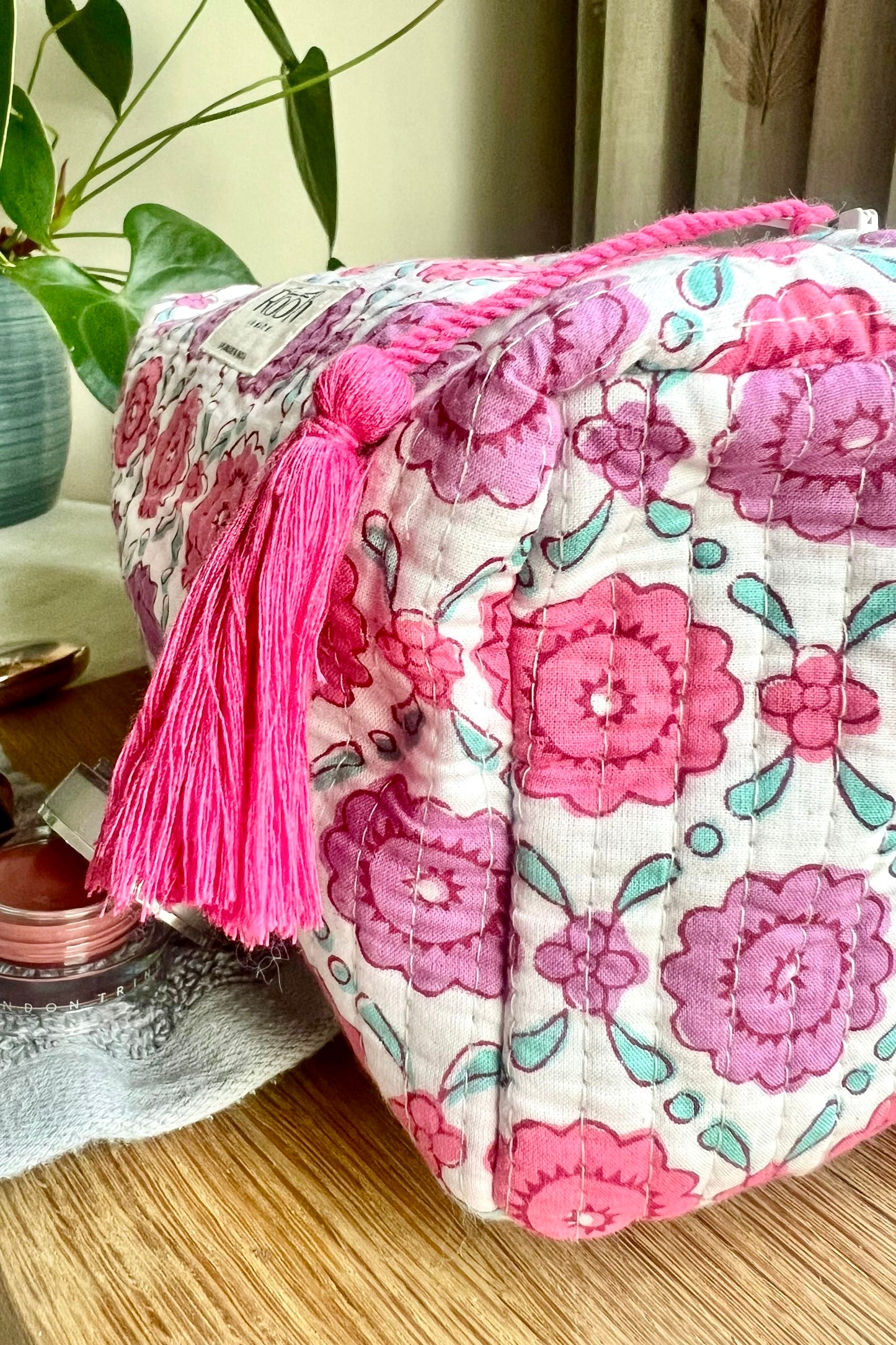 QUILTED COTTON WASH BAG  - PEONY BLOSSOM