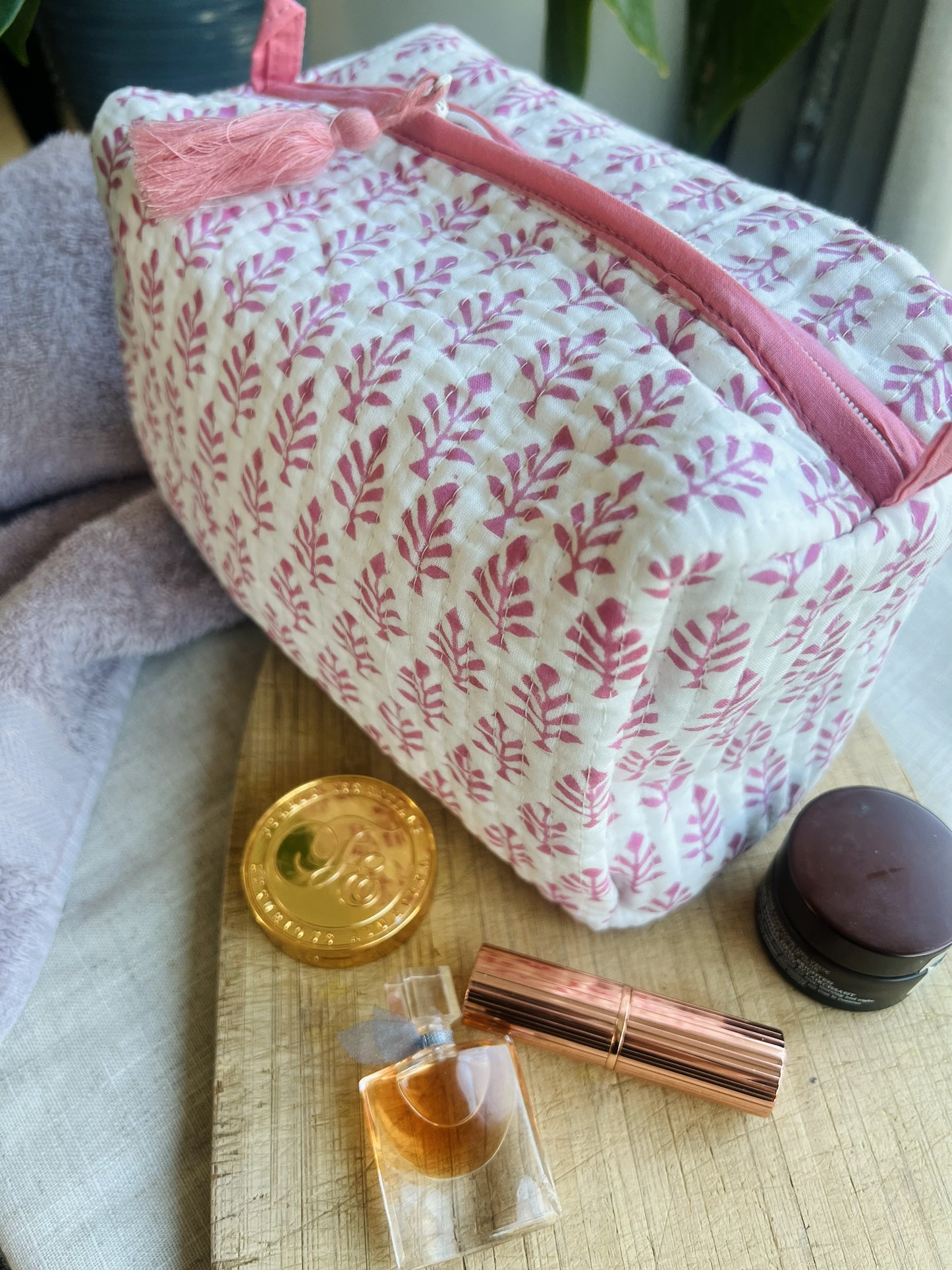 QUILTED COTTON BLOCK PRINT WASH BAG  - PINK BOOTI