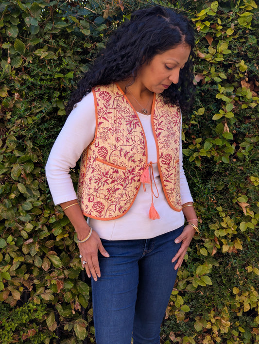 QUILTED COTTON REVERSIBLE GILET - MARIGOLD BLOOM