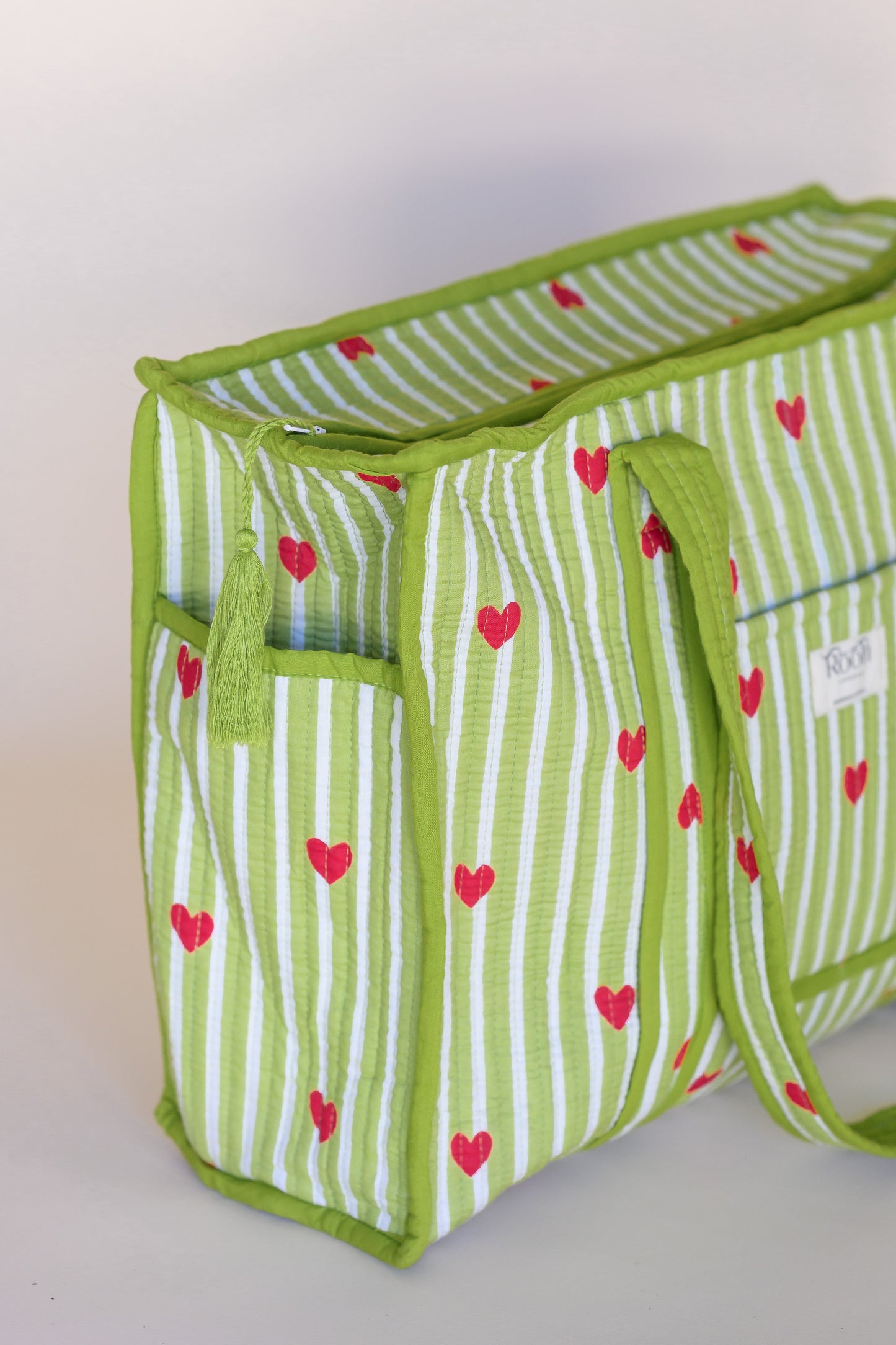 MEDIUM QUILTED TOTE BAG - CANDY HEART STRIPE