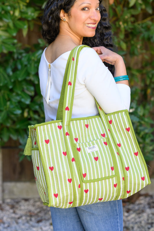MEDIUM QUILTED TOTE BAG - CANDY HEART STRIPE