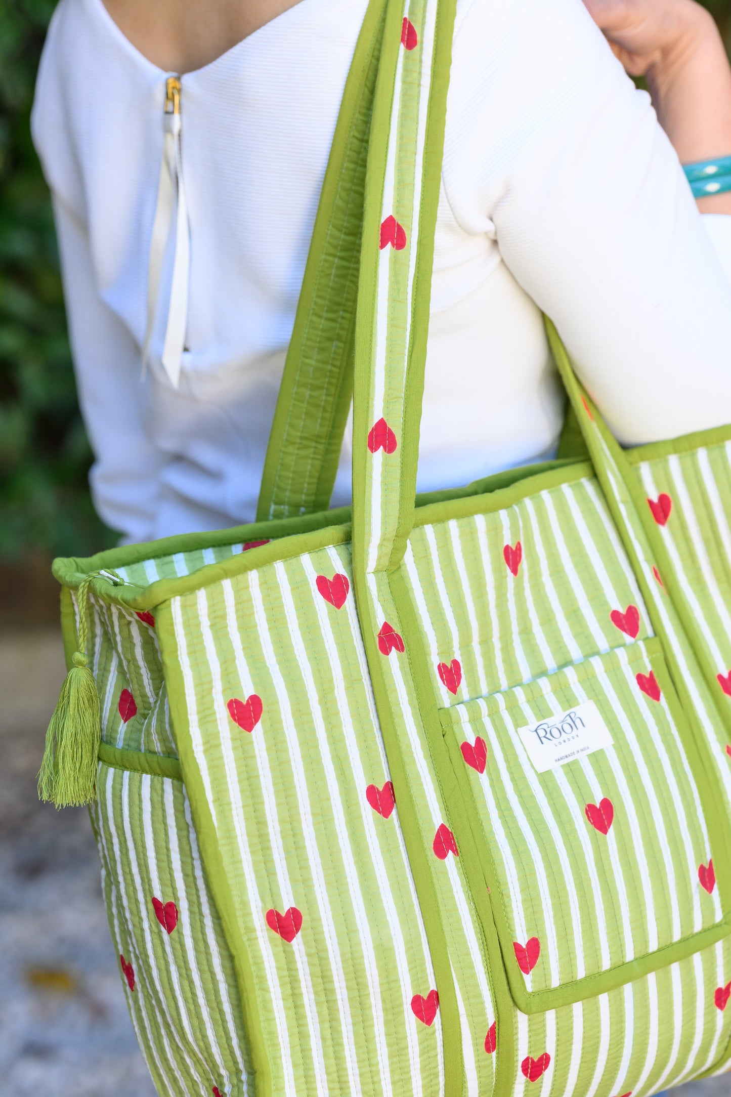 MEDIUM QUILTED TOTE BAG - CANDY HEART STRIPE