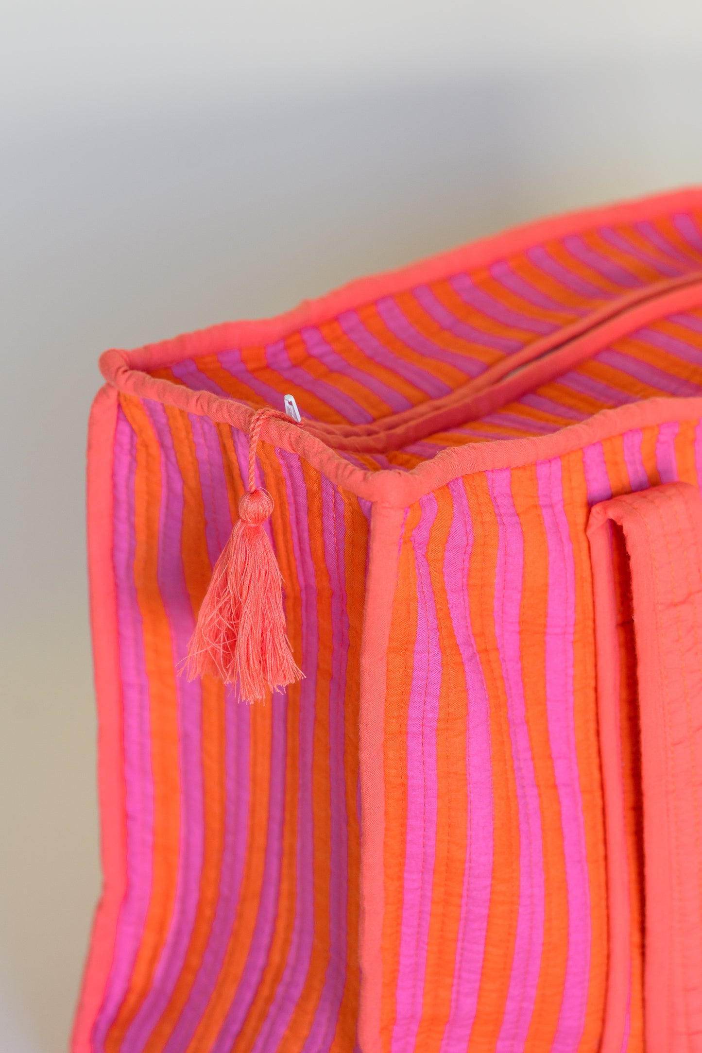 MEDIUM QUILTED TOTE BAG - SUNSET STRIPE