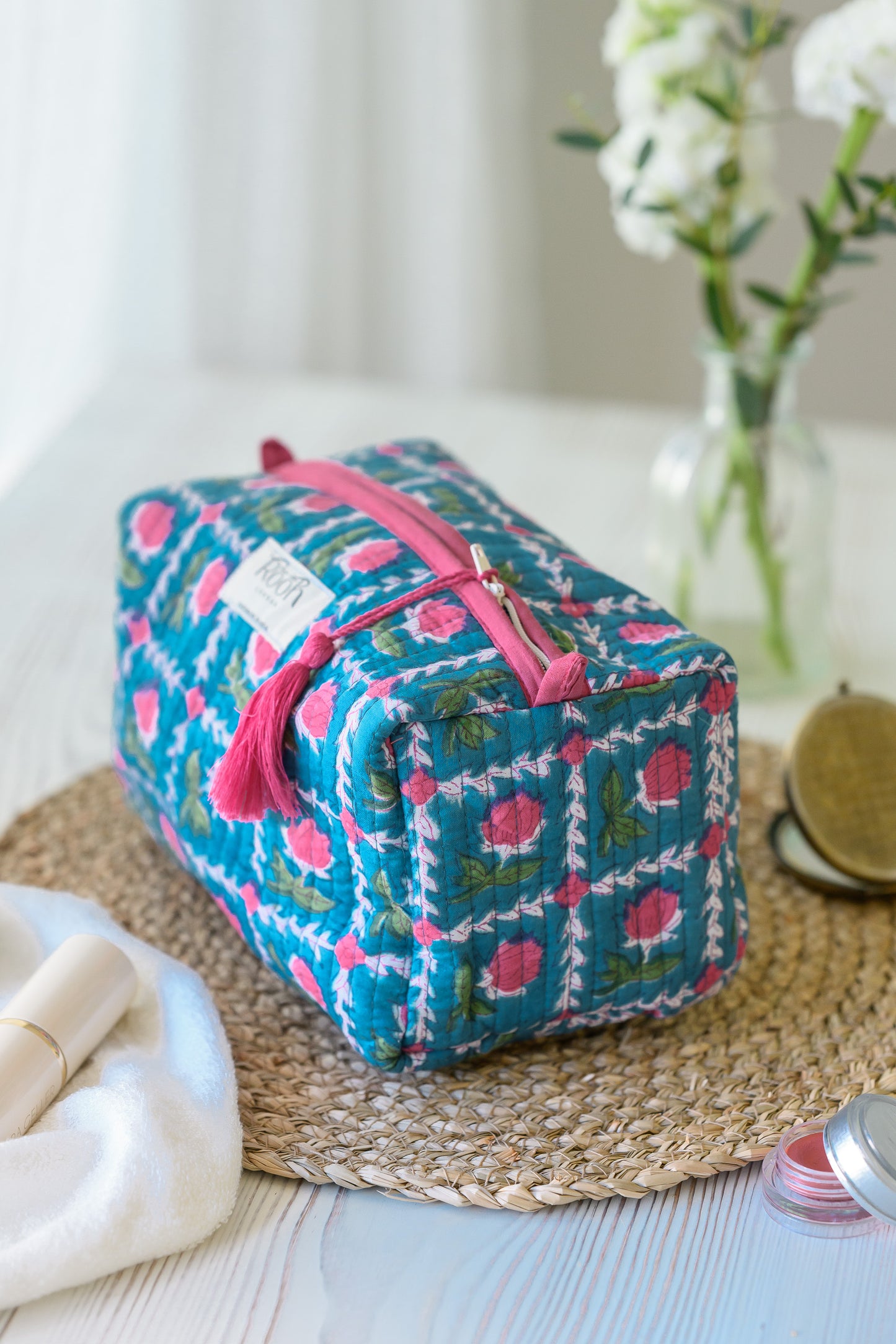 QUILTED COTTON WASH BAG  - BLUE ROSETTE