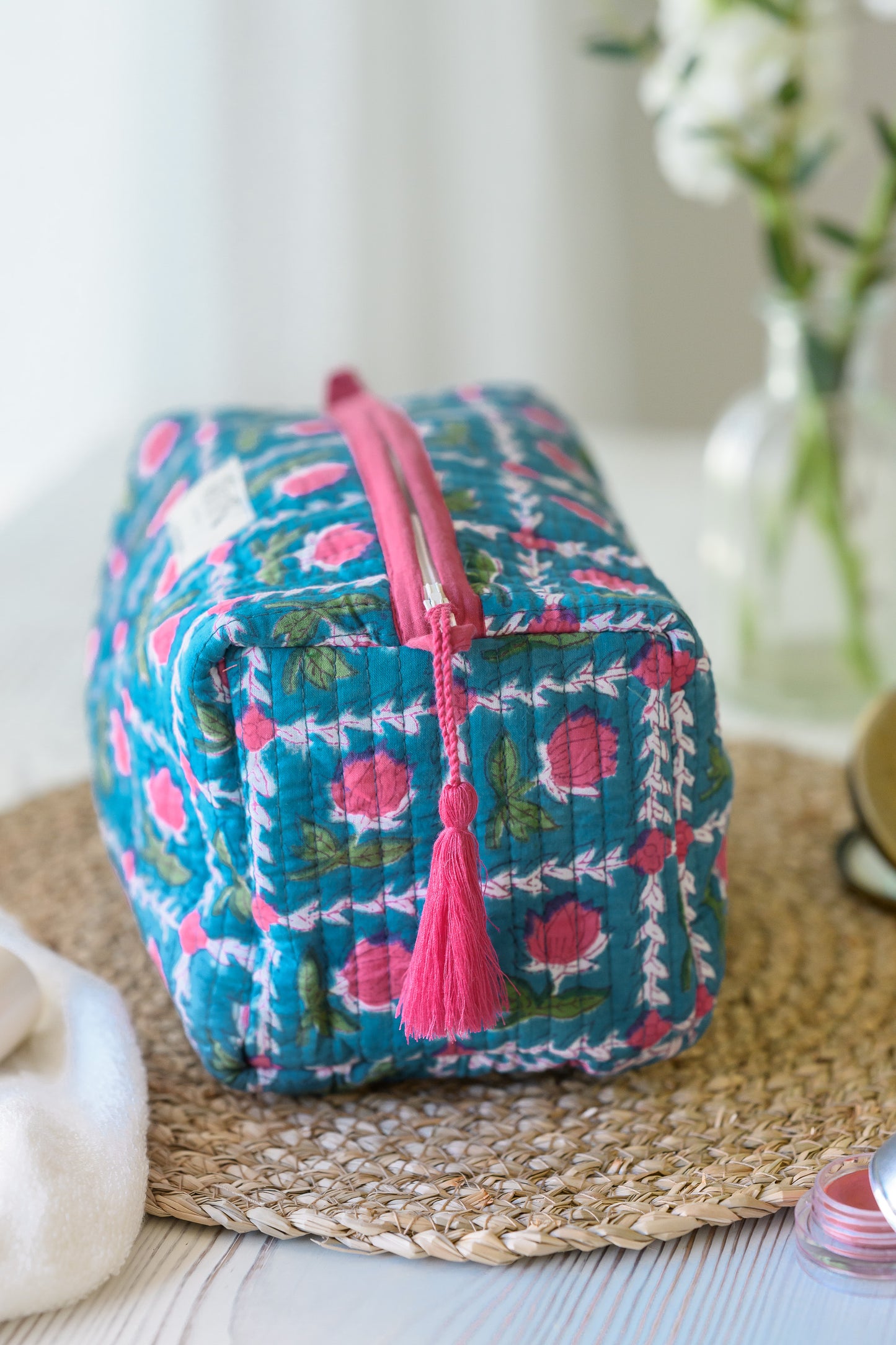 QUILTED COTTON WASH BAG  - BLUE ROSETTE