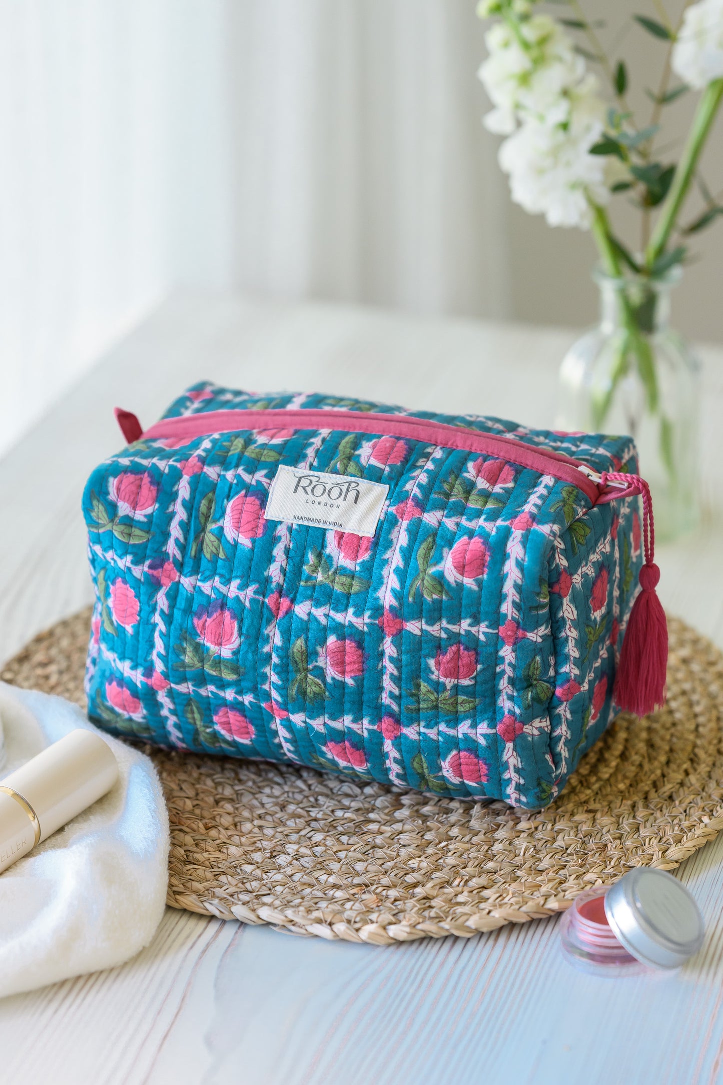QUILTED COTTON WASH BAG  - BLUE ROSETTE