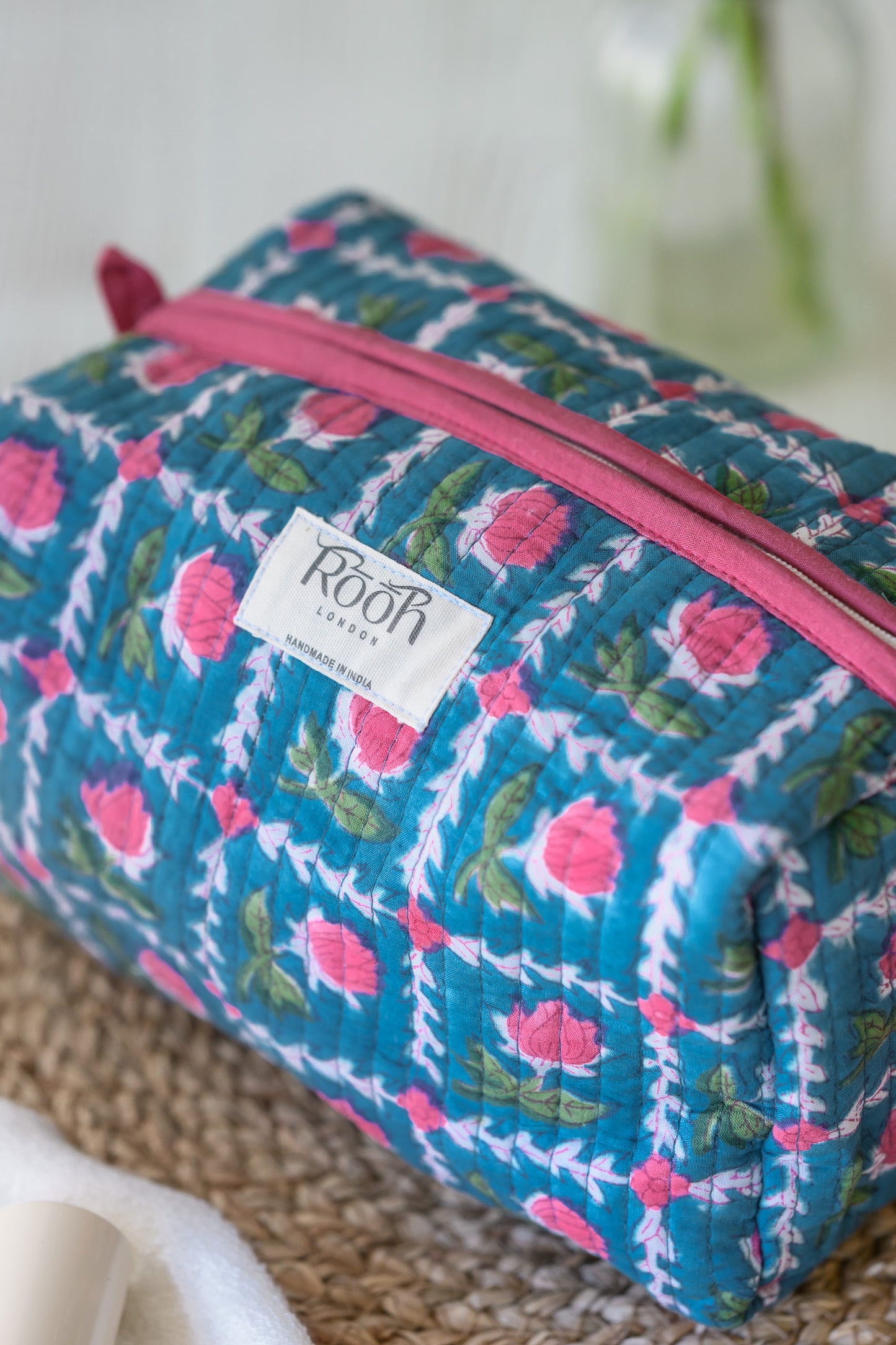 QUILTED COTTON WASH BAG  - BLUE ROSETTE