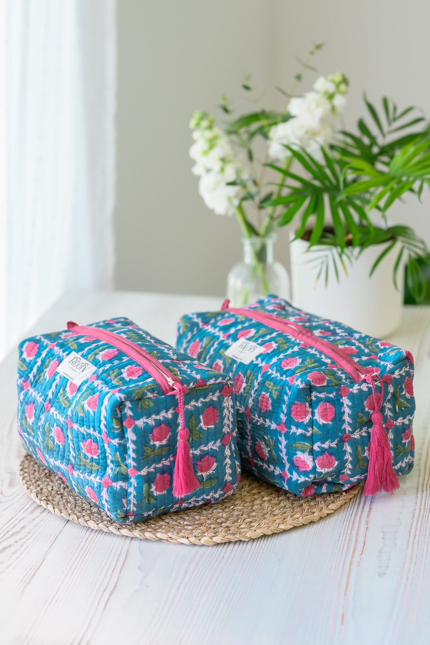 QUILTED COTTON WASH BAG  - BLUE ROSETTE