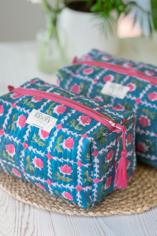 QUILTED COTTON WASH BAG  - BLUE ROSETTE