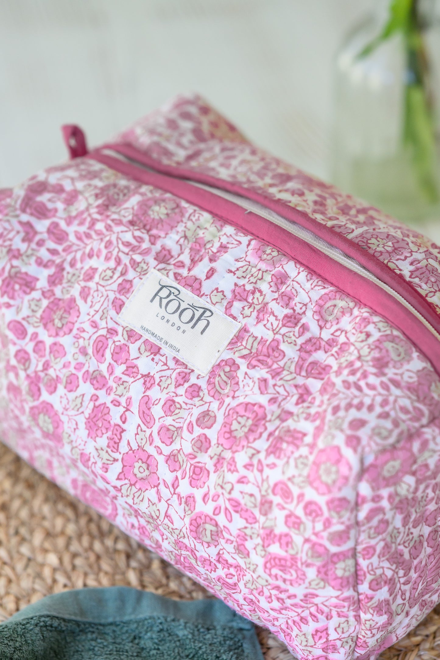 QUILTED COTTON WASH BAG  - PINK DITSY FLORAL