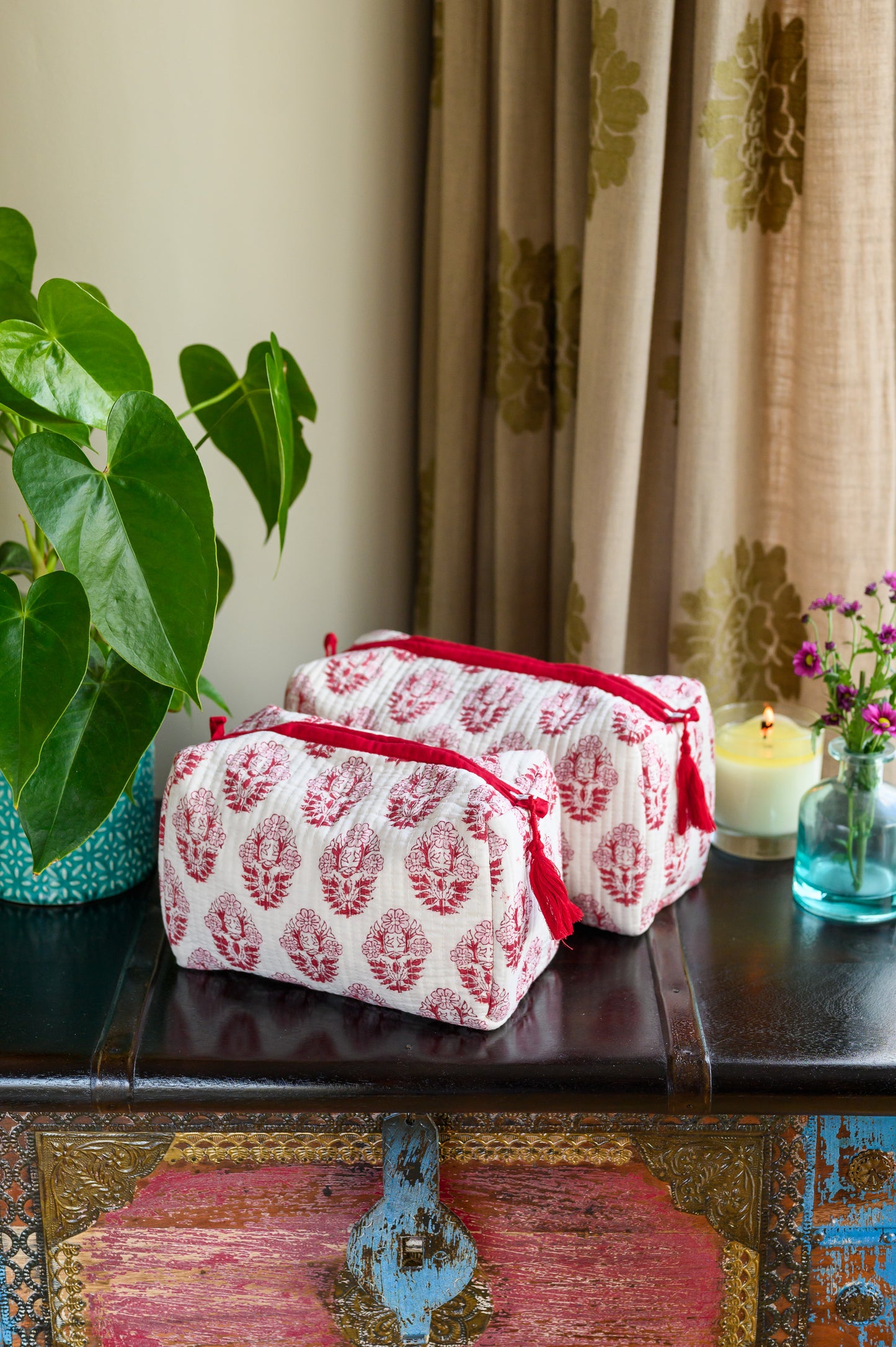 QUILTED COTTON BLOCK PRINT WASH BAG  - RED FLORAL BOOTA