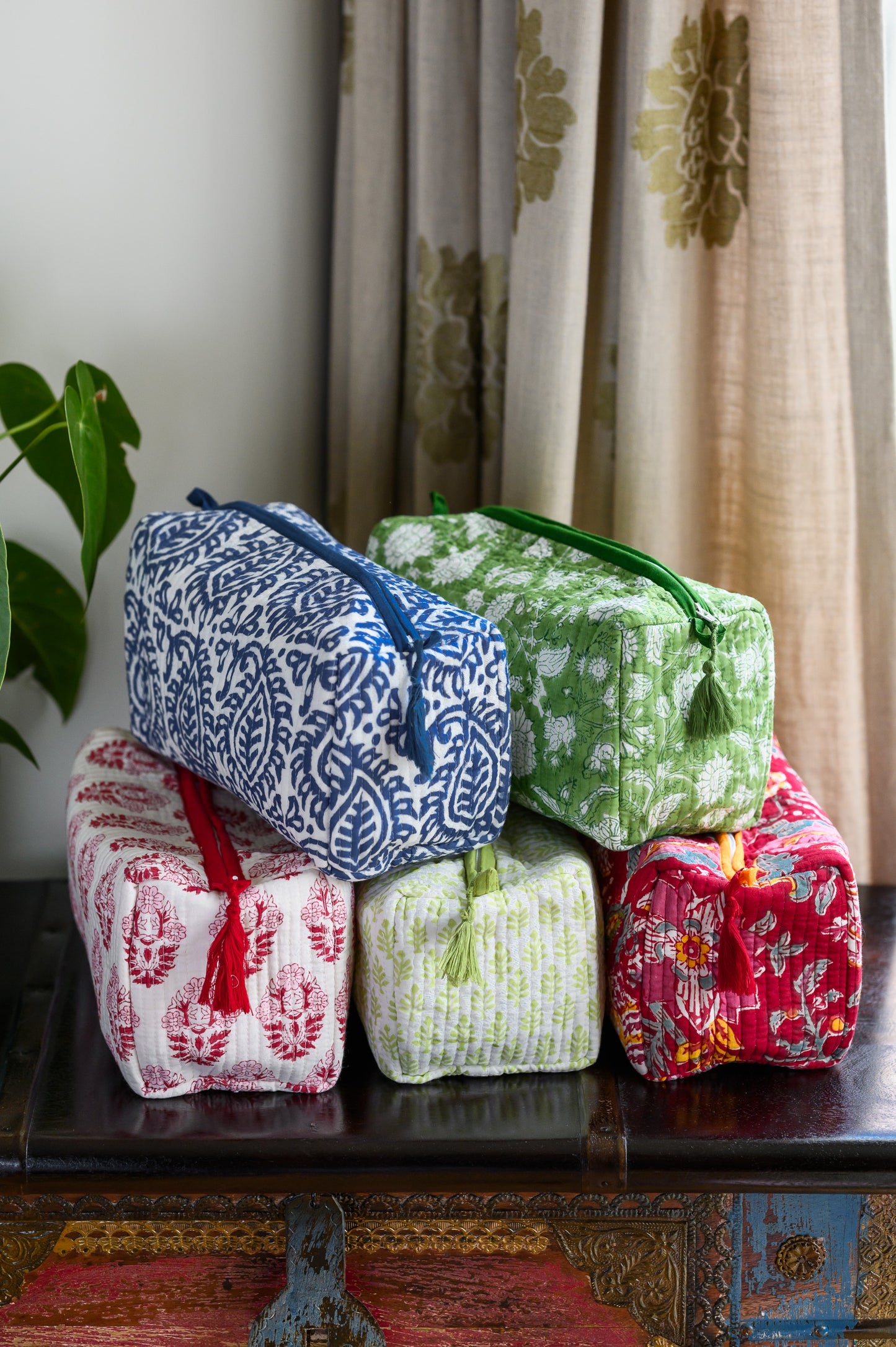 QUILTED COTTON BLOCK PRINT WASH BAG  - LIGHT GREEN BOOTI