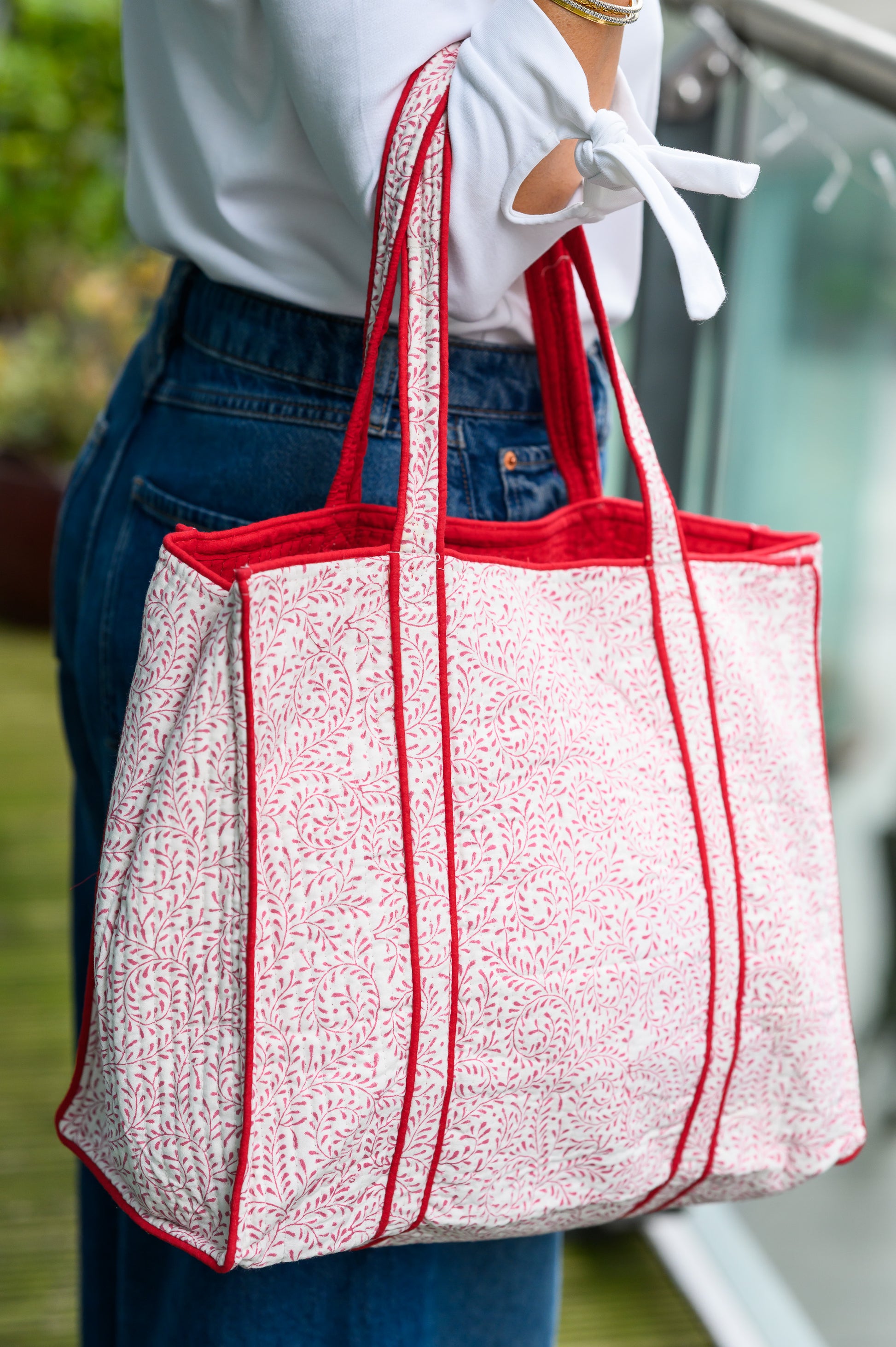 RED LEAF BLOCK PRINT QUILTED TOTE BAG