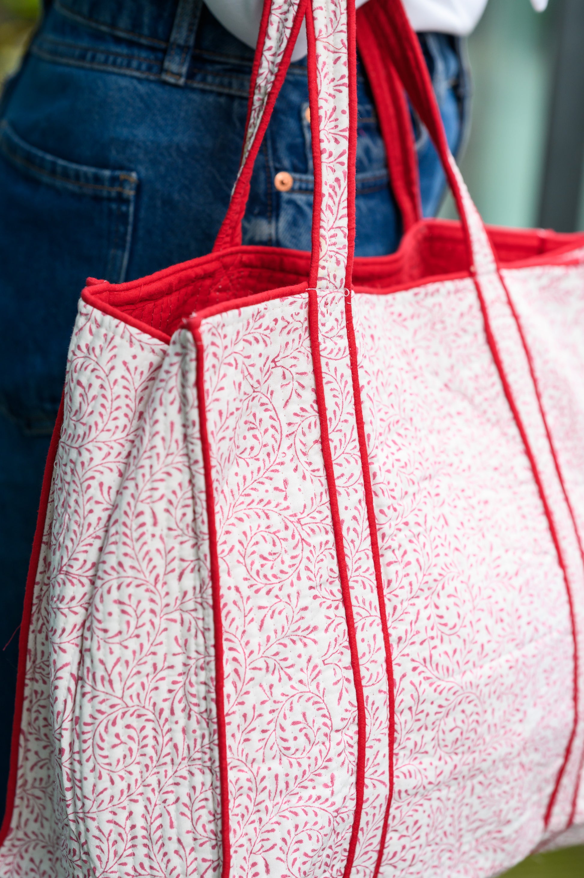 RED LEAF BLOCK PRINT QUILTED TOTE BAG