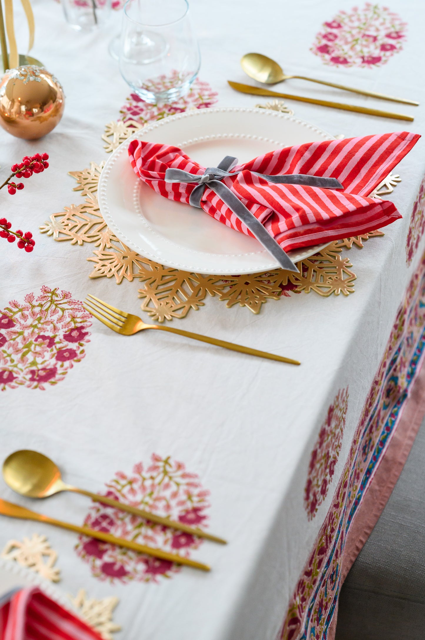 NOOR FLORAL TABLECLOTH