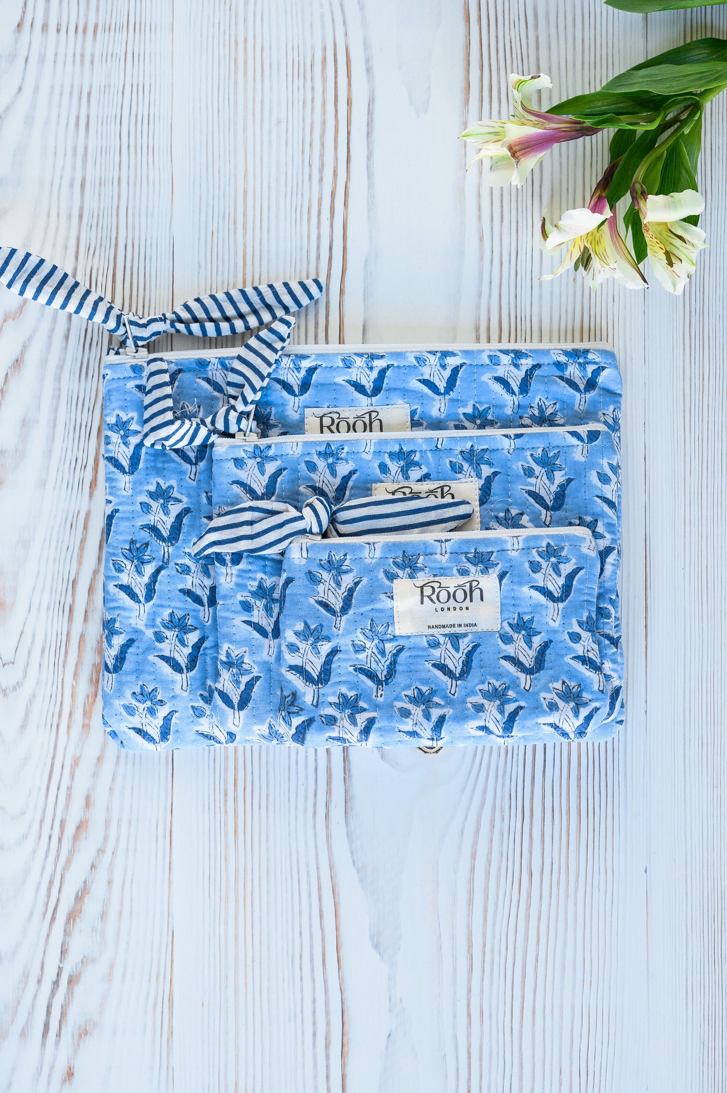 BLUE BLOSSOM FLAT POUCH (SET OF 3)