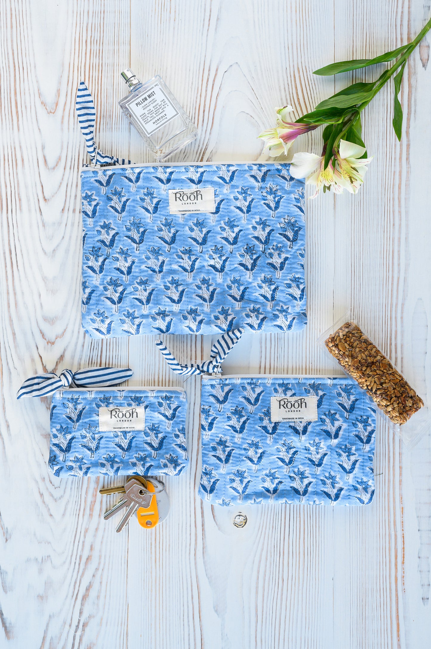 BLUE BLOSSOM FLAT POUCH (SET OF 3)