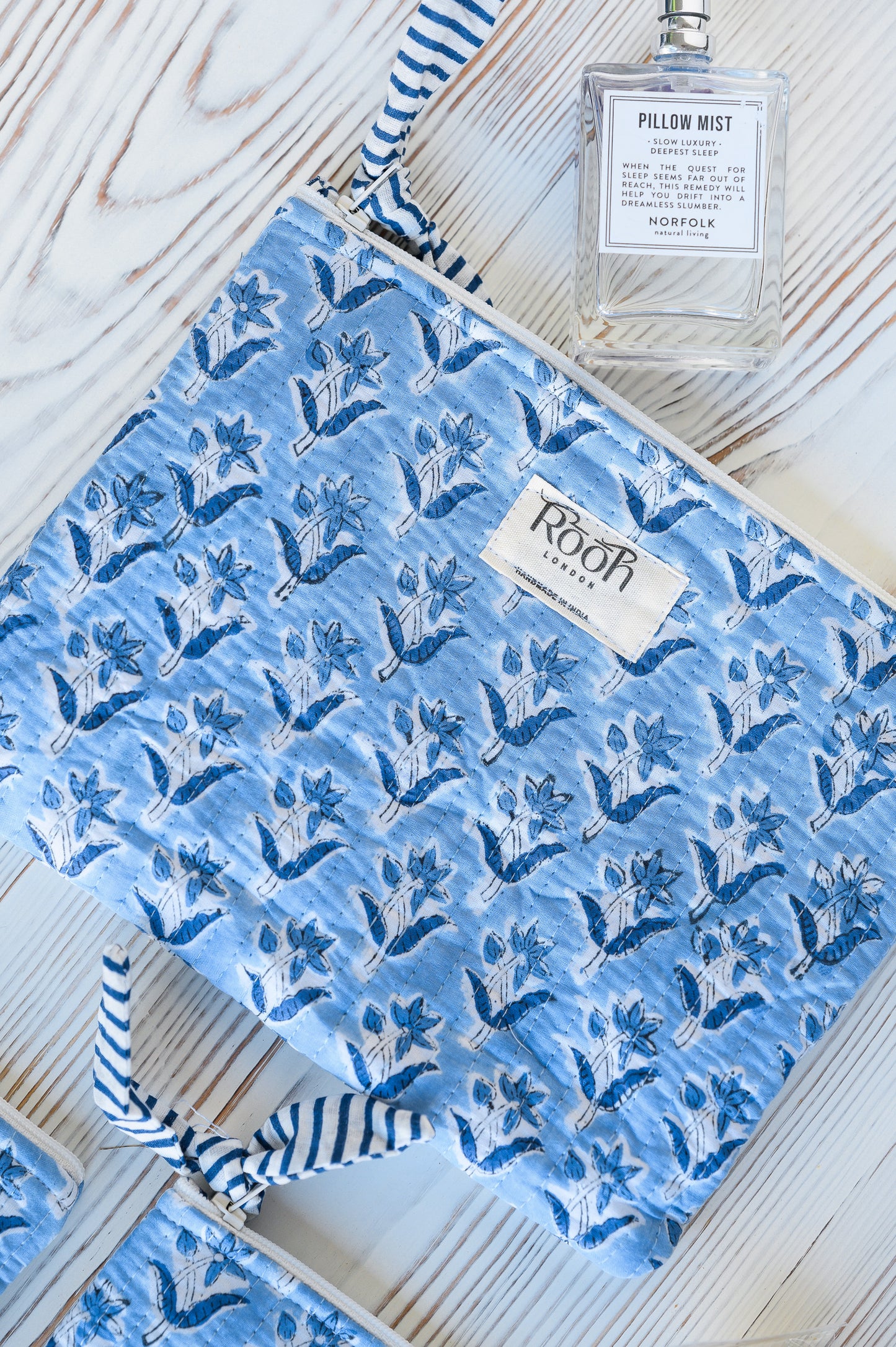 BLUE BLOSSOM FLAT POUCH (SET OF 3)