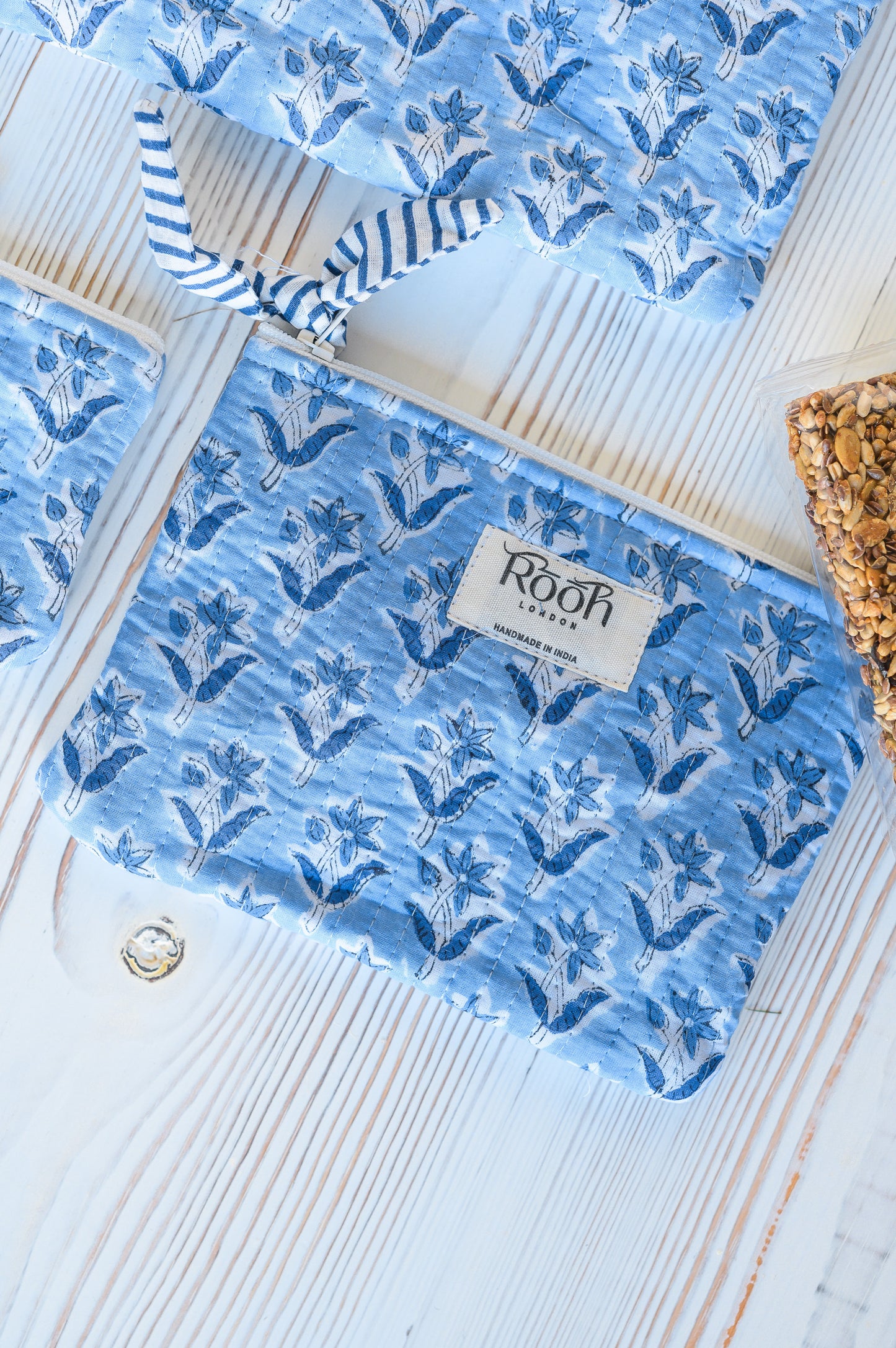 BLUE BLOSSOM FLAT POUCH (SET OF 3)