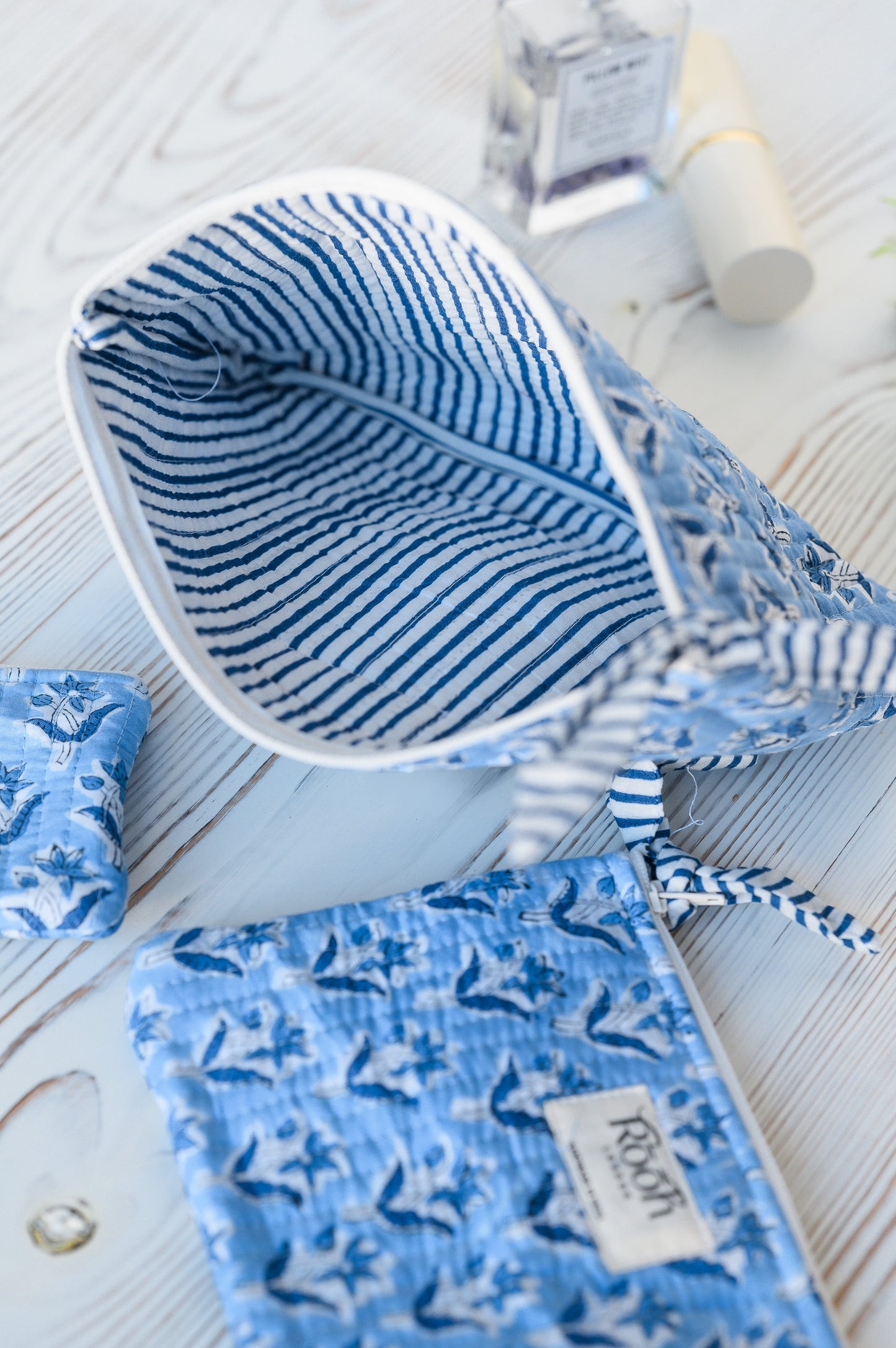 BLUE BLOSSOM FLAT POUCH (SET OF 3)