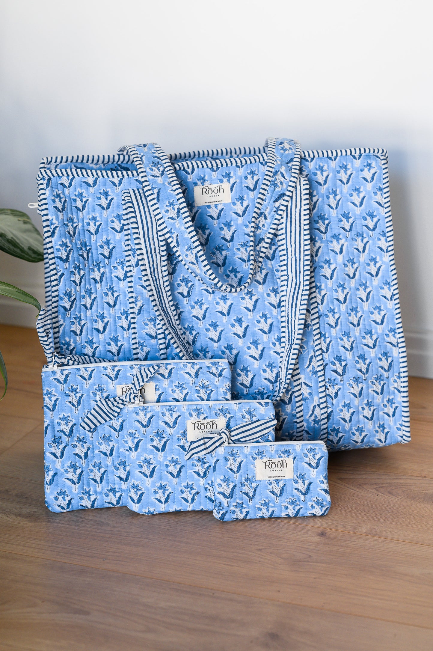 BLUE BLOSSOM FLAT POUCH (SET OF 3)