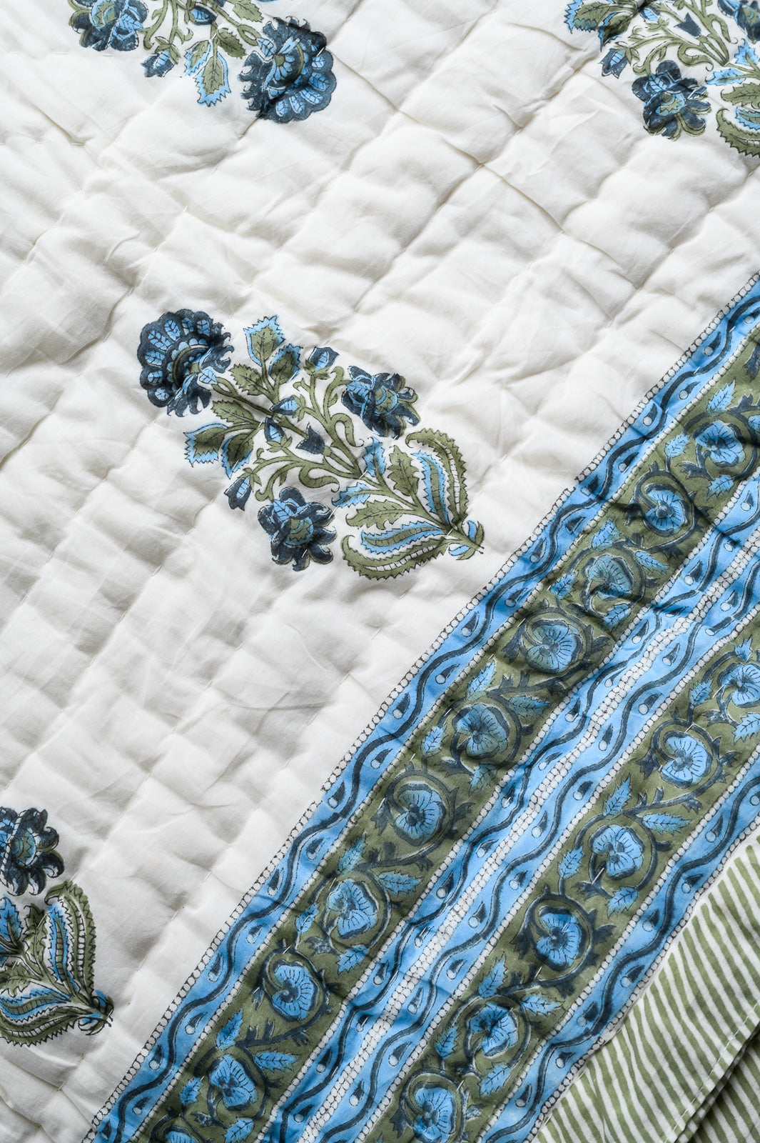 BLUE BLOSSOM PIQUE QUILT