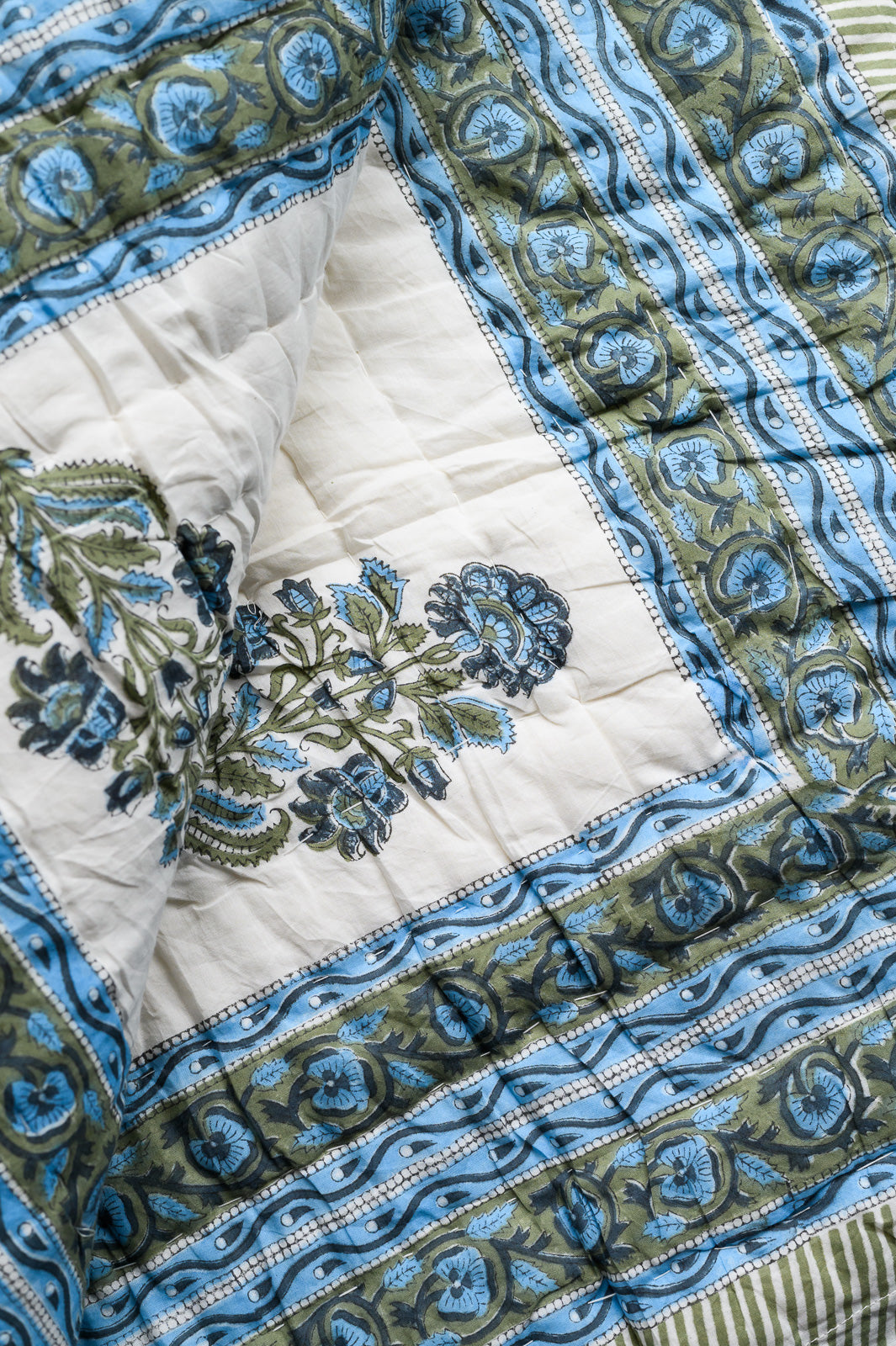 BLUE BLOSSOM PIQUE QUILT