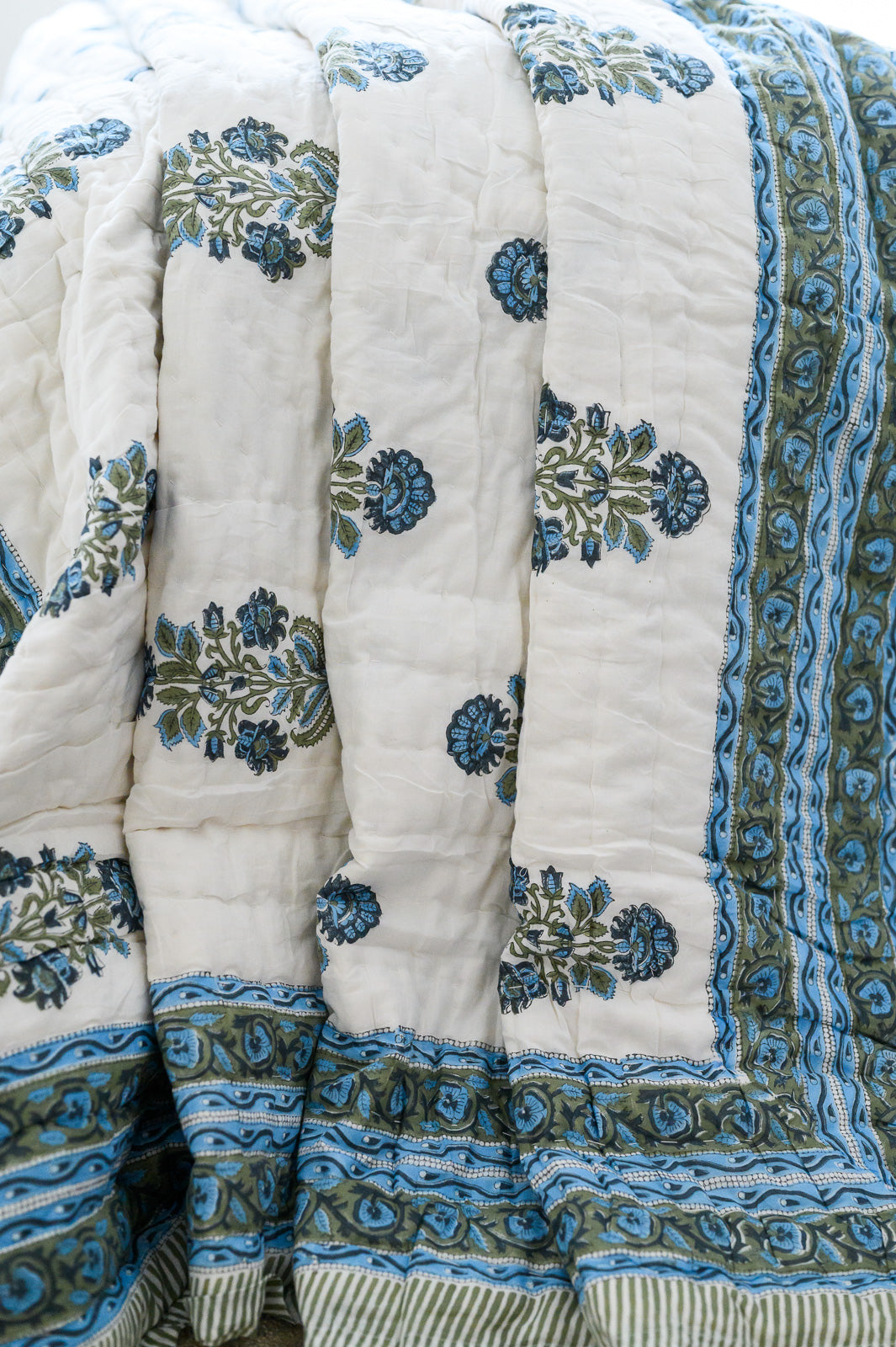 BLUE BLOSSOM PIQUE QUILT