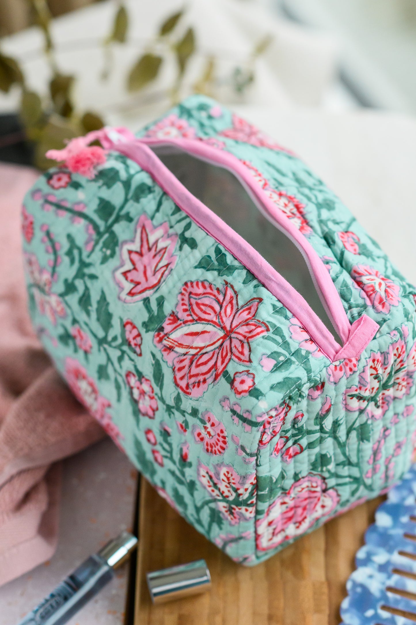 QUILTED COTTON BLOCK PRINT WASH BAG